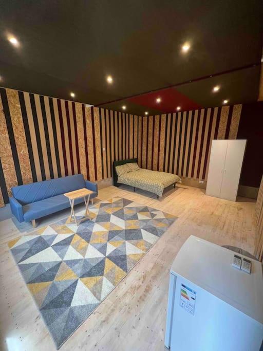 Newly Built Large Garden Ensuite Guest Studio ボーハムウッド エクステリア 写真