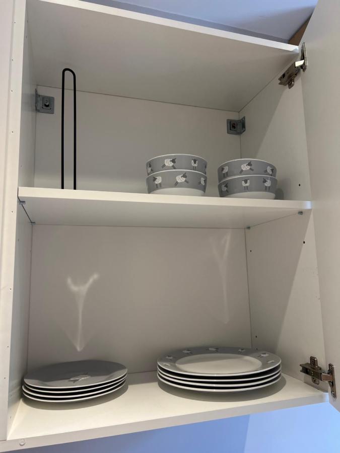 Newly Built Large Garden Ensuite Guest Studio ボーハムウッド エクステリア 写真